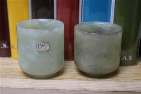 A quantity of Chinese hardstone flowers, bowls, etc